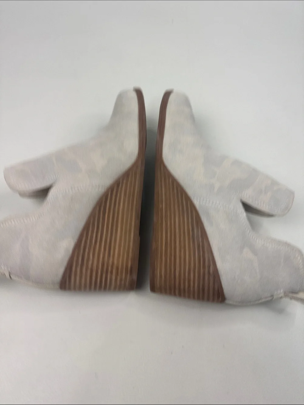 Toms cream light